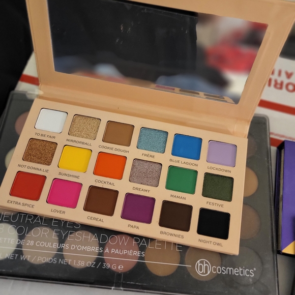 4 Pack Of Eyeshadows.Revolution, Ultra Eyeshadows Palette, Soph X Edition, bebe - Picture 7 of 9